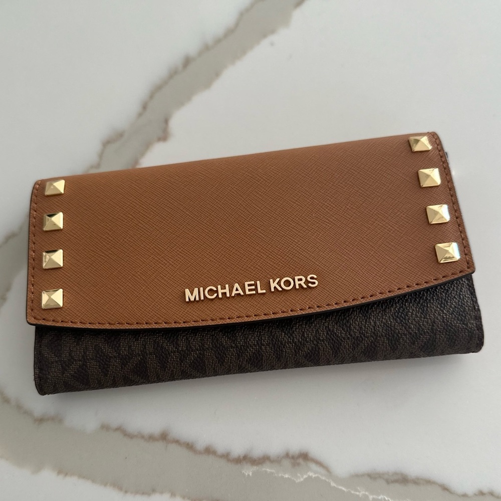 NWOT - Michael Kors Large Signature Logo Snap Front Wallet